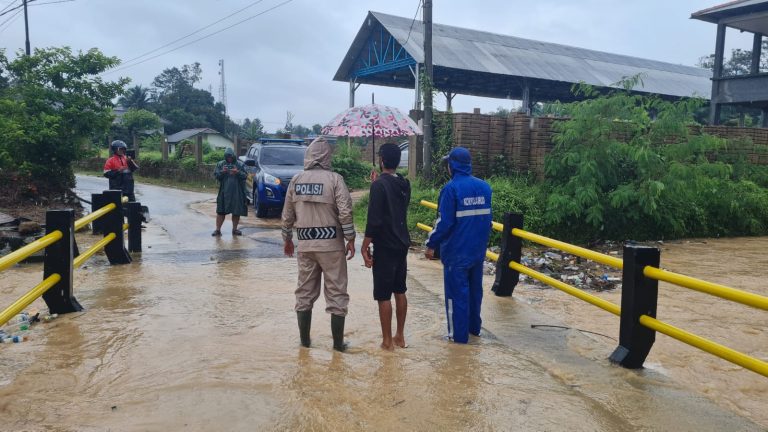 Sat Polairud Polres Bangka Barat Terus Monitoring Lokasi Banjir Di Kecamatan Muntok