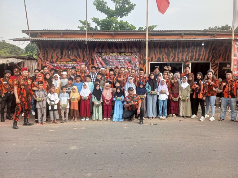 Pemuda Pancasila PAC Serangbaru Bagikan Takjil dan Santunan Anak Yatim 