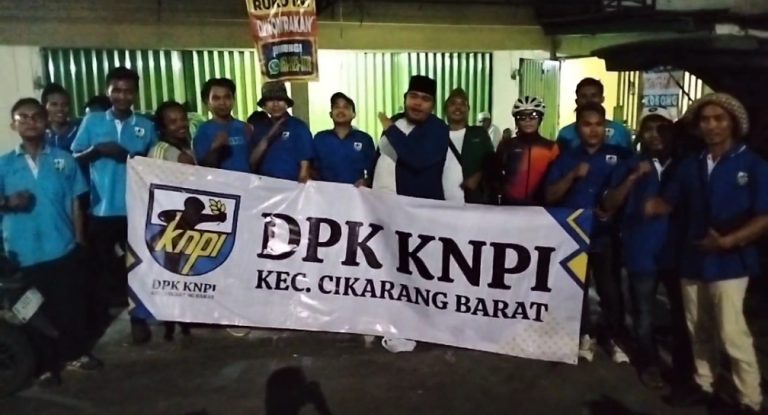 DPK KNPI Cikarang Barat Berbagi Ribuan Takjil kepada Masyarakat, Wujud Kepedulian sesama