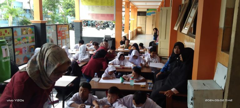 ISI Surakarta, YRPPD DAN SLB TUNAS KASIH Berikan Pelatihan Kepada Anak Istimewa