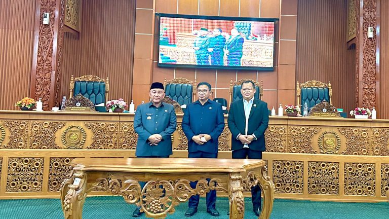 Penyampaian Raperda tentang RPJPD 2025 – 2045 oleh Walikota Depok dalam Sidang Paripurna