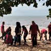 Sambut Hari Bhayangkara Ke-78, Polres Bangka Barat Bersih Bersih Pantai