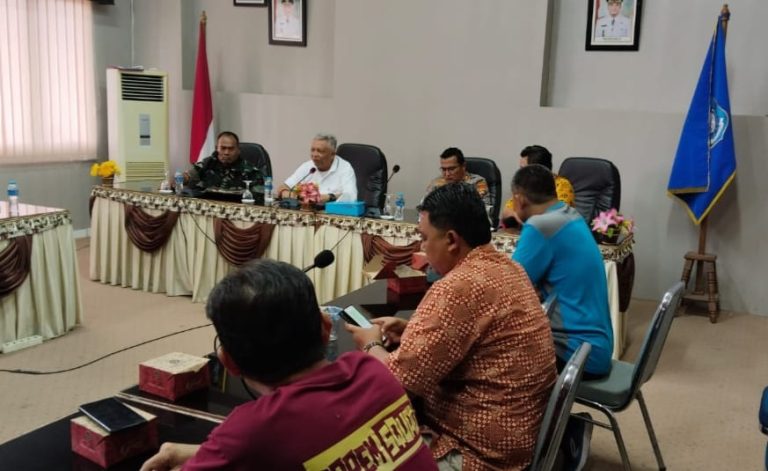 Warga Desa Ketap Tolak Plang PT BRS, Nama Bupati Terseret