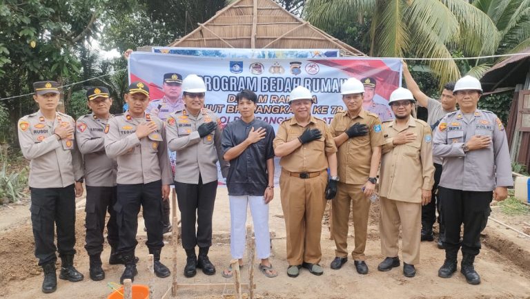 Kapolres Babar Hadiri Peletakkan Batu Pertama Bedah Rumah