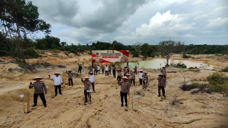 Polres Bangka Barat Laksanakan Penanaman Pohon Di Areal Eks Tambang