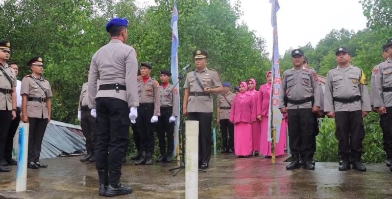 Kapolres Bangka Tengah Pimpin Upacara Tabur Bunga, Peringati Hari Bhayangkara ke-78