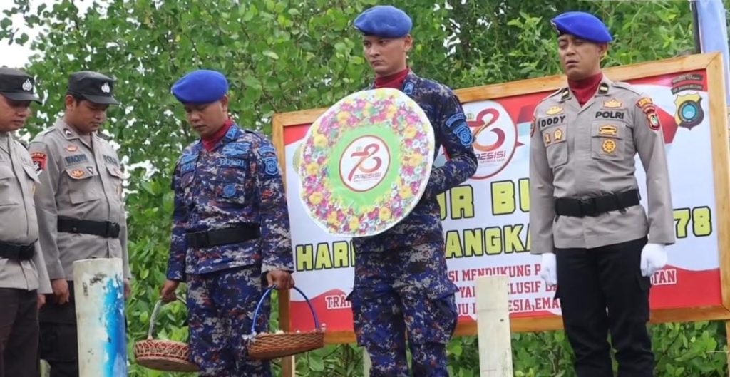 Upacara tabur bunga