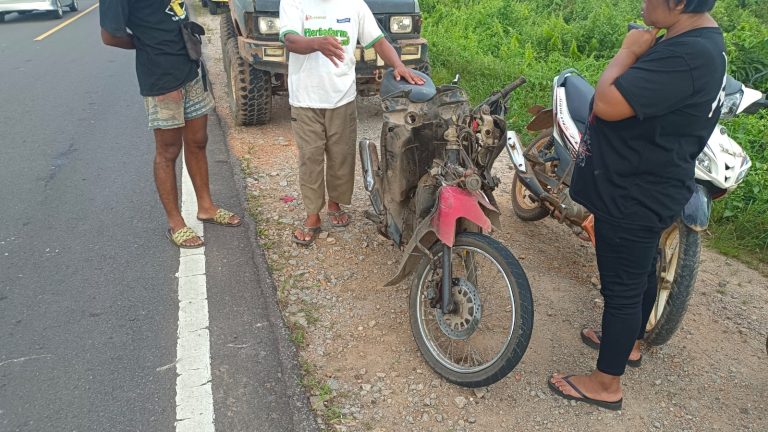 Polsek Kelapa Bantu Evakuasi Laka Lantas Di Desa Air Bulin Kecamatan Kelapa