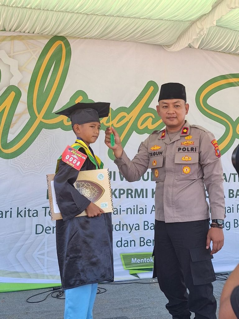 Wisuda Santri TKS/TPA LPPTKA-BKPRMI tahun 2024 Dihadiri Wakapolres Bangka Barat