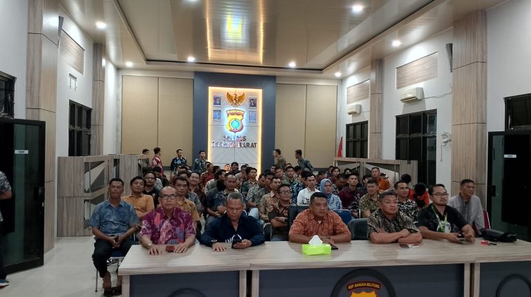 Polres Bangka Barat Gelar Nobar Wayang Kulit Lakon