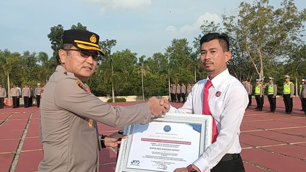Upacara pemberian penghargaan