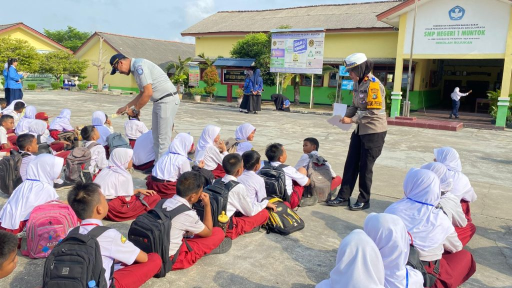 police go to school di smpn 1 muntok