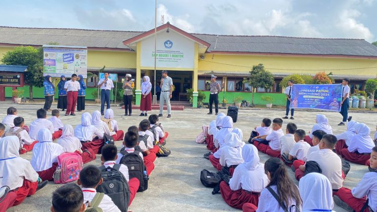 Sat Lantas Polres Bangka Barat Laksanakan Police Go To School Di SMPN 1 Muntok