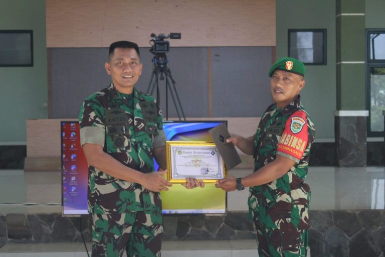 Babinsa Sinargalih Raih Penghargaan atas Penangkapan Begal di Jonggol