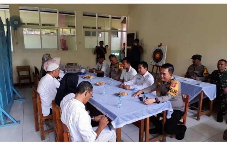 Kapolres Bogor Tinjau Program Makan Bergizi di SDN Nanggewer 1