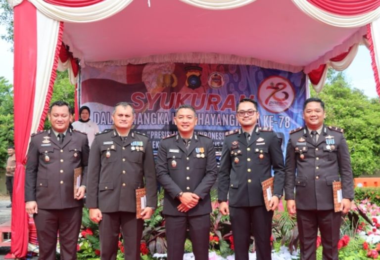 Anggota Polres Bangka Barat Berprestasi Mendapat Penghargaan
