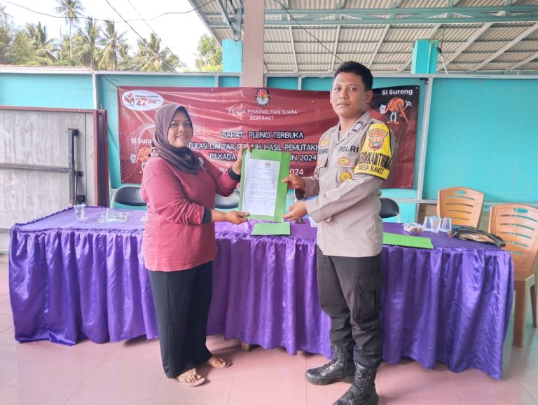 Polsek Jebus Amankan Rapat Pleno Rekapitulasi Pemilih Pilkada 2024