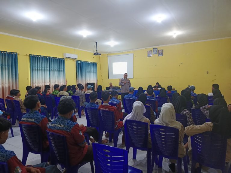 Penyuluhan Hukum di SMKN 1 Tempilang oleh Polres Bangka Barat