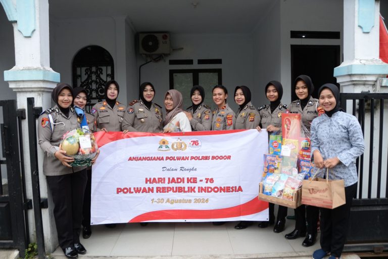 Polwan Polres Bogor Sambut HUT ke-76 dengan Anjangsana ke Purnawirawan