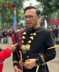 Dedikasi dan prestasi