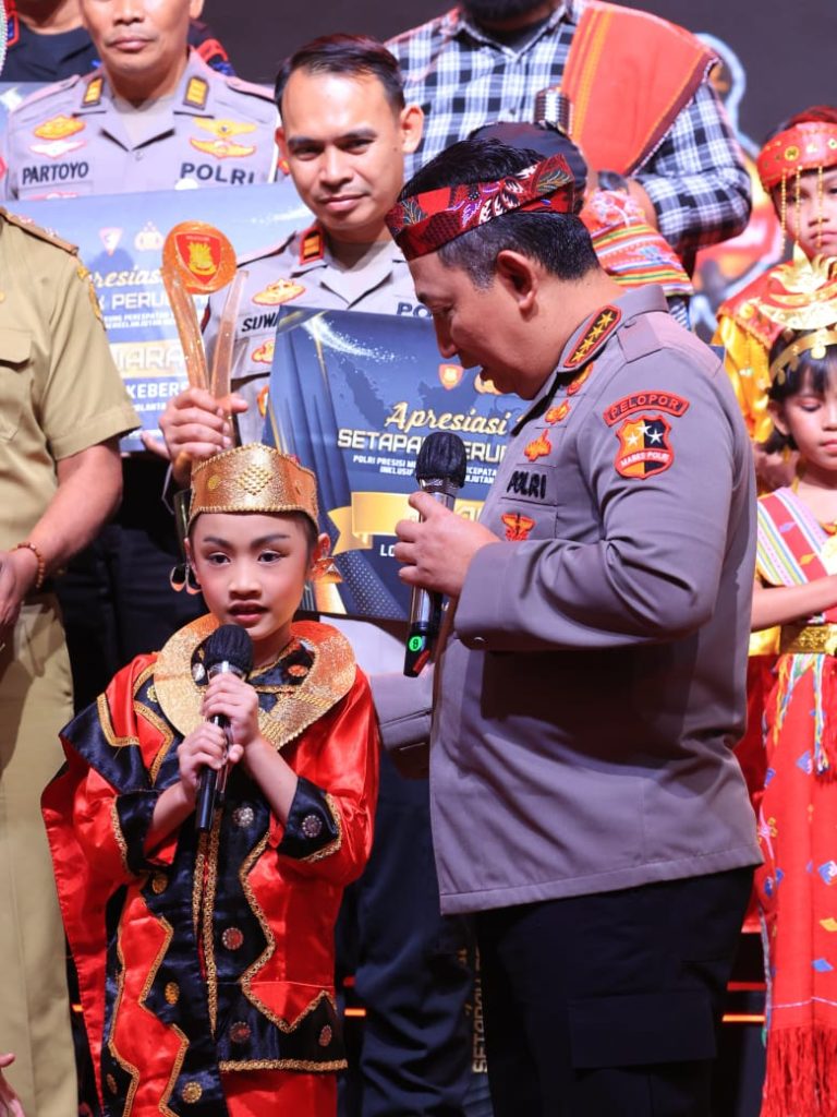 “Kapolri Sapa Pemenang Lomba: Inspirasi Muda di Setapak Perubahan”