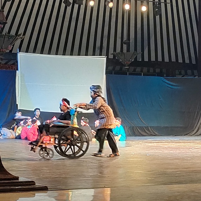 Viral! Teater Ruang Hening Gaet Disabilitas dalam Pementasan Puisi Inklusi
