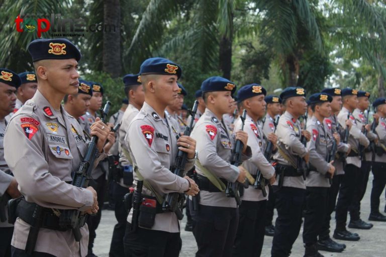 Selesai Apel Pagi, Para Personel Batalyon A Pelopor Brimob Sumsel Ikuti PBB Bersenjata