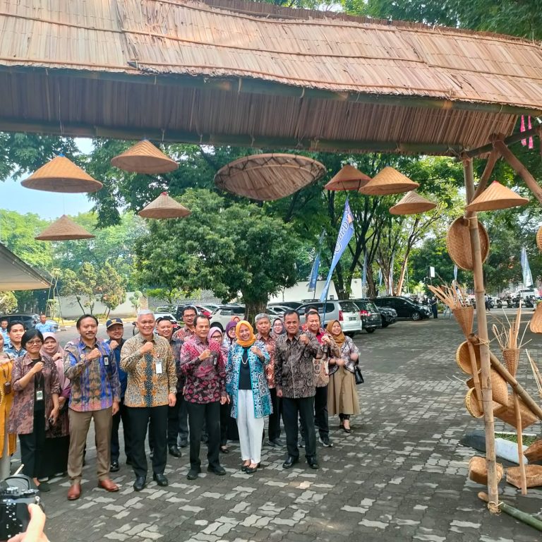 Rumah Vokasi Hanenda: UMKM Inklusif Berkarya di Pasar Tibankeu UPN Yogyakarta”