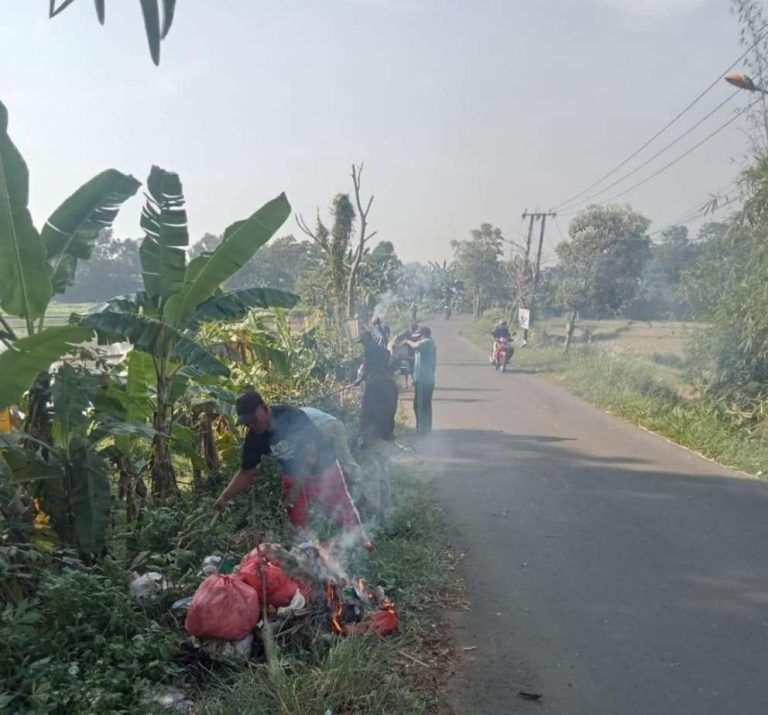 Kades Jayamulya, Asep Gunawan: Pemimpin Inspiratif di Balik Giat Sabtu Bersih