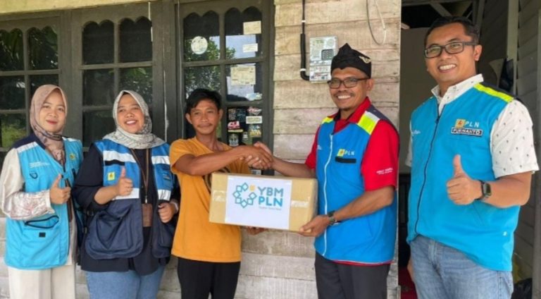 PLN UID Kalselteng Terangi 100 Keluarga Prasejahtera