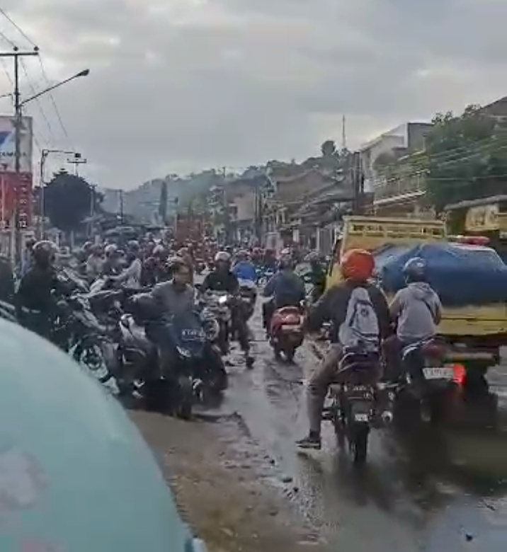 Cairan Kimia Tumpah di Bandung Barat, Kendaraan Mogok dan Warga Alami Iritasi