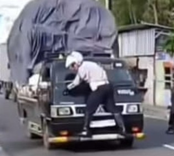 Sopir pick up
