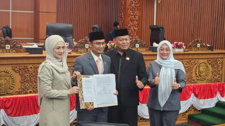 DPRD Kota Depok Umumkan Pemberhentian dan Penetapan Wali Kota Terpilih