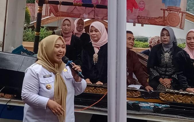 H. Ismail Dukung Pelestarian Budaya Lewat Sanggar Seni Giri Pangrarango