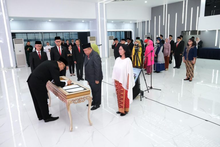Wamen ATR Lantik 28 Pejabat, Dorong Adaptif dan Profesional