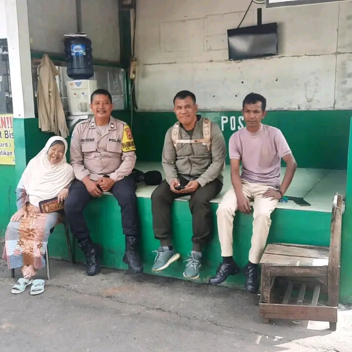 Bhabinkamtibmas Cipaku Bangun Keamanan Lewat Sambang Warga