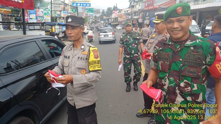 Polsek dan Koramil Cisarua Tebar Semangat Merah Putih Sambut HUT RI ke-80