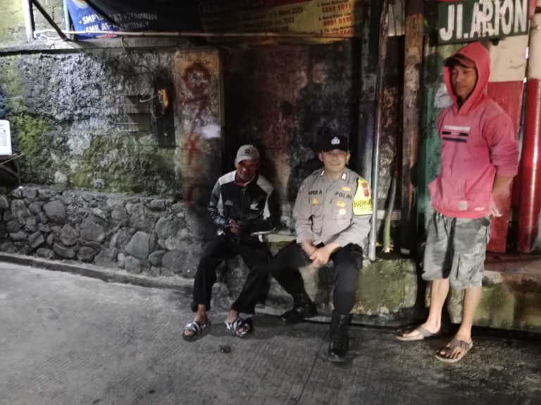 Bhabinkamtibmas Cisarua Aktif Kontrol Siskamling, Jaga Kamtibmas Kondusif