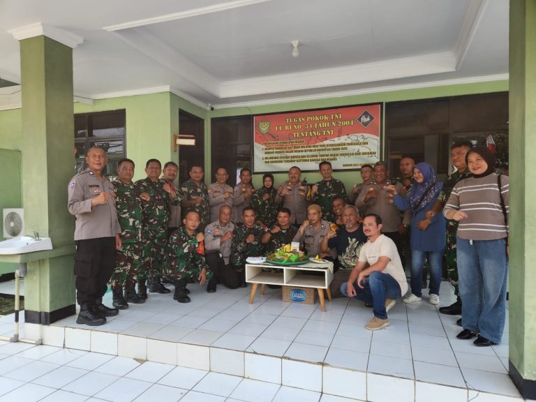 Polsek Cibinong Sambangi Koramil, Wujud Soliditas di HUT ke-80 TNI