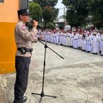 Bhabinkamtibmas Desa Bendungan berikan himbauan saat menjadi pembina upacara di sekolah dasar