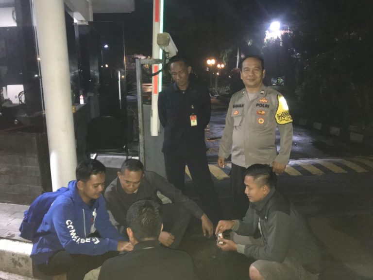 Polsek Cisarua Kontrol Poskamling dan Sampaikan Pesan Kamtibmas