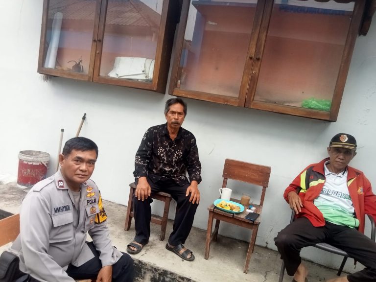 Bhabinkamtibmas Polsek Ciawi Sambang Tokoh Masyarakat