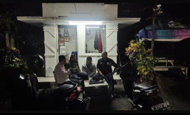 Bhabinkamtibmas Polsek Cisarua Kontrol Pos Kamling