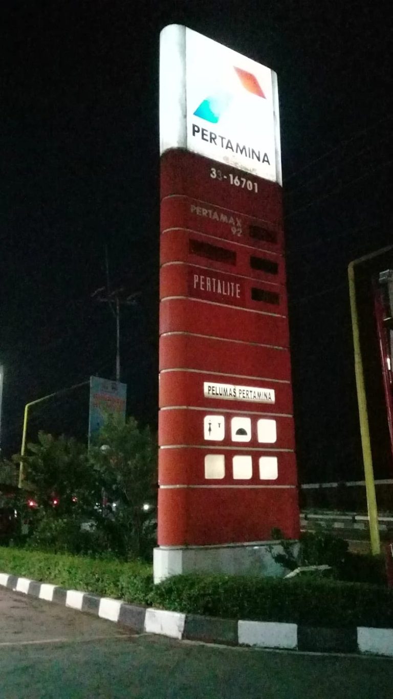 STANDAR PELAYANAN DIPERTANYAKAN: BURUKNYA ETIKA LAYANAN DI SPBU 33-16701 CISARUA MENGUAK MINIMNYA PENGAWASAN