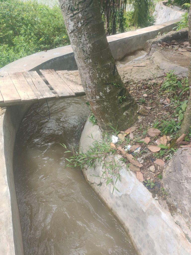 Proyek Irigasi Miliaran Rupiah di Purwakarta Diduga Baru Sebulan Selesai Sudah Retak Parah